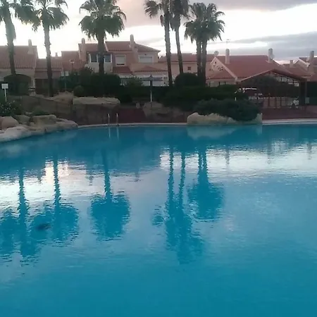 Brisas Del Faro 公寓 *